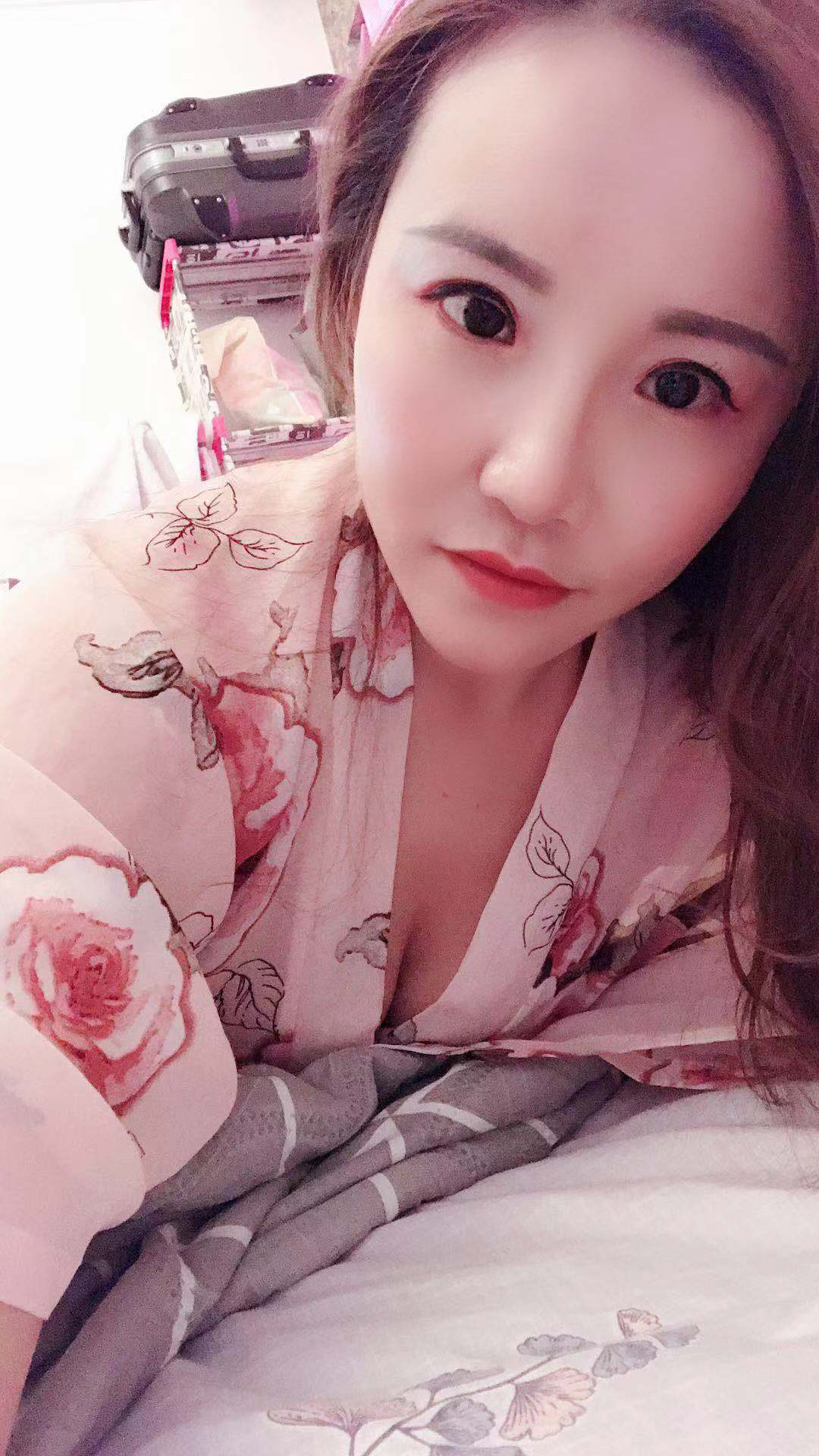 东莞菲菲真正莞式服务，舔到起鸡皮疙瘩